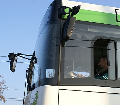 Fotoreportáž z nakládání plzeňského trolejbusu 530 před transportem do Prahy