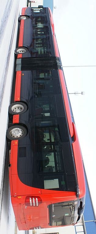 Téměř dvacetimetrový čtyřosý vysokokapacitní autobus Mercedes-Benz CapaCity