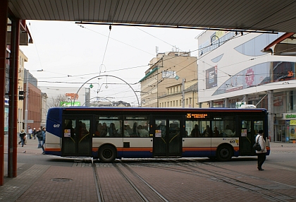Terminál Fügnerova je živým dopravním uzlem v centru města