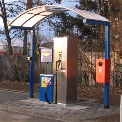 CNG plnicí stanice v Brně Slatině je zaintegrovaná do klasické čerpací stanice