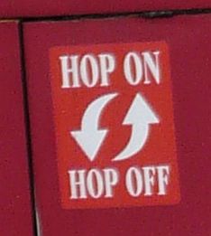 Dopravní pohlednice z Drážďan I. Hop On Hop Off, autobus DB do Berlína