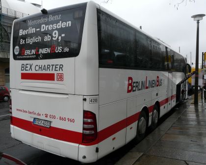 Dopravní pohlednice z Drážďan I. Hop On Hop Off, autobus DB do Berlína