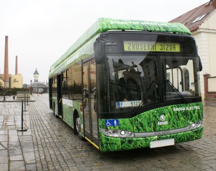 Sériový hybrid Škoda H 12 v karosérii Solaris se dnes  představil v Plzni