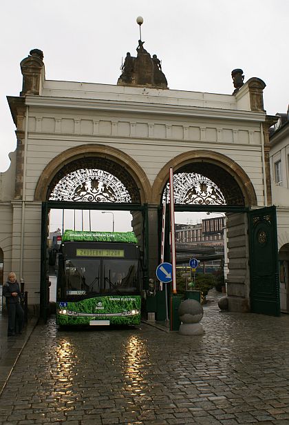 Sériový hybrid Škoda H 12 v karosérii Solaris se dnes  představil v Plzni