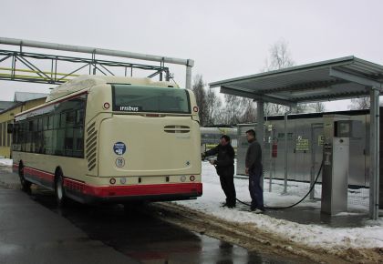 Bonett vybudoval v závodě Irisbus Iveco ve Vysokém Mýtě plnící stanici na CNG