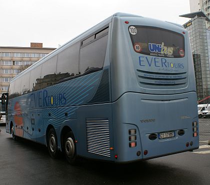 Na parkovišti hotelu Olympik se obvykle naleznou zajímavá vozidla