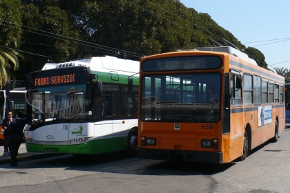 Nové trolejbusy s elektrovýzbrojí z Plzně v provozu pod palmami na Sardinii
