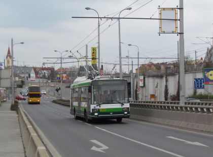 Trolejbusy v Plzni na novou trať přes most Milénia přivedla