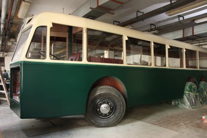 Renovovaný plzeňský trolejbus Škoda 3 Tr3 se vybarvuje do krásy