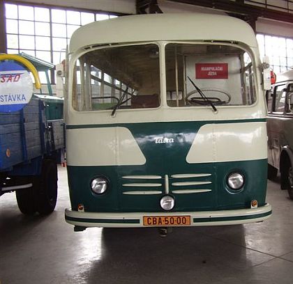 V hlavní roli horský autobus Tatra 500HB - zajímavá fotografie, umělecká