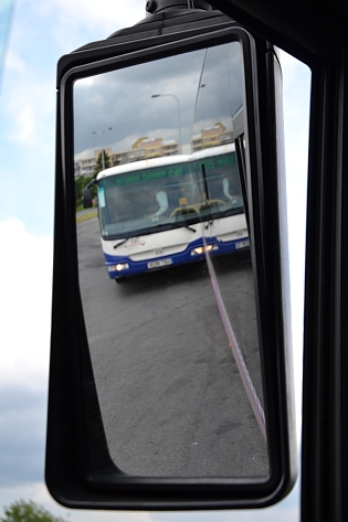 Z testování malokapacitního autobusu Isuzu Citibus