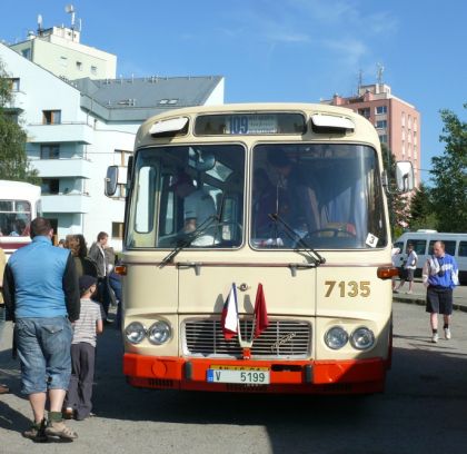 Lešany 2012 I. : Záběry z ranního srazu na autobusovém nádraží v Týnci