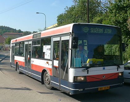 Lešany 2012 II. : Záběry z odjezdu kolony z Týnce nad Sázavou do muzea 