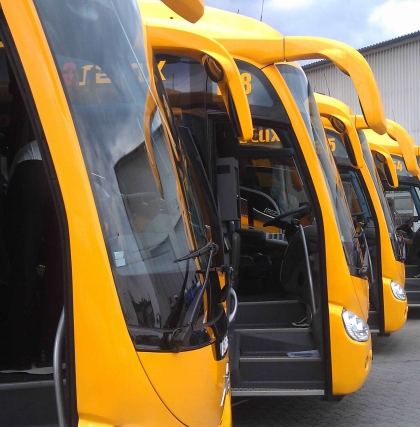 Stručně: Byly předány čtyři  ze šesti nových autobusů Volvo B13R 6X2