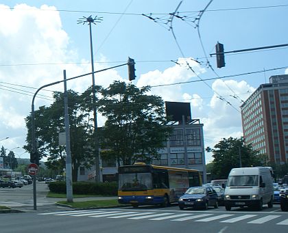 Busová pohlednice ze Zlína I: Záběry vozidel DSZO v ulicích a k tomu