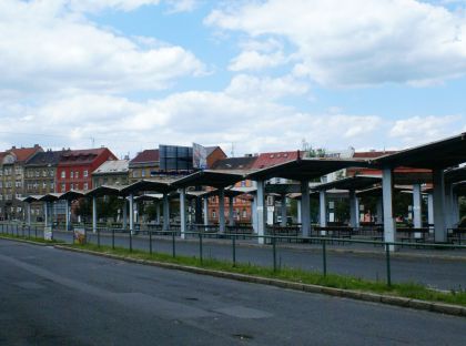Autobusové nádraží v Plzni je svým umístěním poplatno historii socialistického 