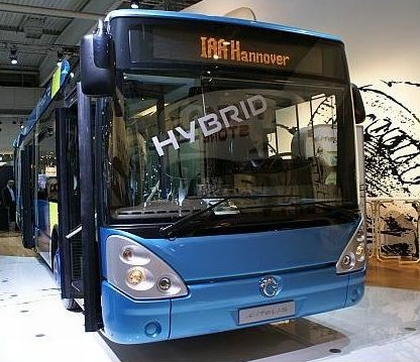 Dva městské autobusy Citelis přátelské k životnímu prostředí - hybridní a na CNG