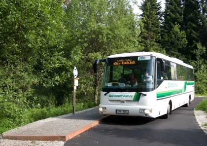 Z prvního příjezdu autobusu na novou zastávku Bučina 30.6. v 8:45