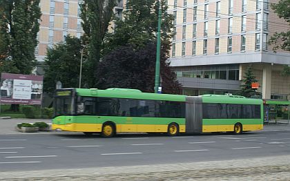 Autobuso-tramvajová pohlednice z Poznaně zejména na téma značky Solaris