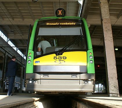 Autobuso-tramvajová pohlednice z Poznaně zejména na téma značky Solaris