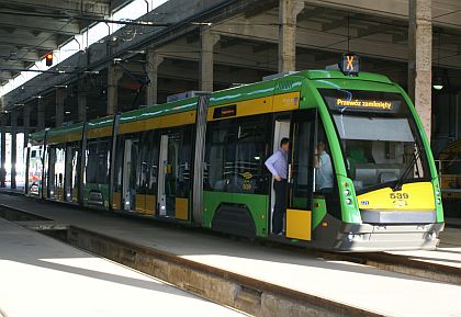 Autobuso-tramvajová pohlednice z Poznaně zejména na téma značky Solaris