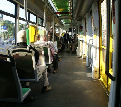 Autobuso-tramvajová pohlednice z Poznaně zejména na téma značky Solaris