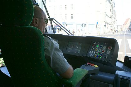 Autobuso-tramvajová pohlednice z Poznaně zejména na téma značky Solaris