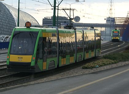 Autobuso-tramvajová pohlednice z Poznaně zejména na téma značky Solaris