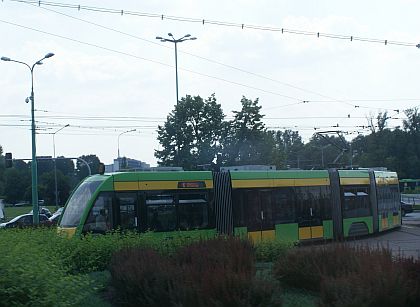 Autobuso-tramvajová pohlednice z Poznaně zejména na téma značky Solaris