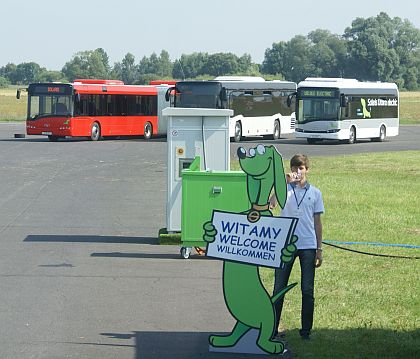 Tři autobusy Solaris  na testování na polygonu Bednary: Elektrobus Urbino 8.9 m