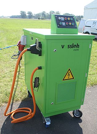 Tři autobusy Solaris na testování na polygonu Bednary: Elektrobus Urbino 8.9 m