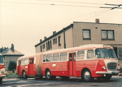 K historii kloubových autobusů v Praze: Polský Jelcz se objevil na Bohdalci 