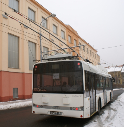 Lednová trolejbusová idyla v Plzni: Trollino 12 pro Baia Mare