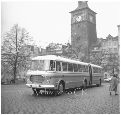 Kloubové autobusy v Praze: V roce 1960 absolvoval v Praze jízdy Škoda 706 RTO-K