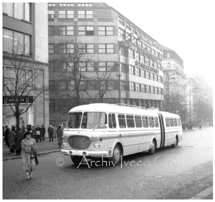 Kloubové autobusy v Praze: V roce 1960 absolvoval v Praze jízdy Škoda 706 RTO-K