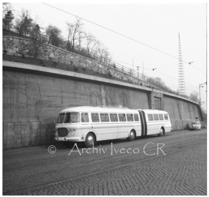 Kloubové autobusy v Praze: V roce 1960 absolvoval v Praze jízdy Škoda 706 RTO-K