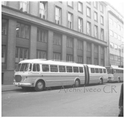 Kloubové autobusy v Praze: V roce 1960 absolvoval v Praze jízdy Škoda 706 RTO-K