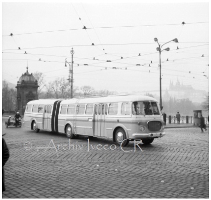 Kloubové autobusy v Praze: V roce 1960 absolvoval v Praze jízdy Škoda 706 RTO-K