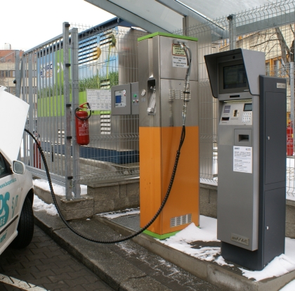 BUSportál jezdí na CNG: Plnicí stanici v centru Prahy nedaleko ÚAN Florenc,