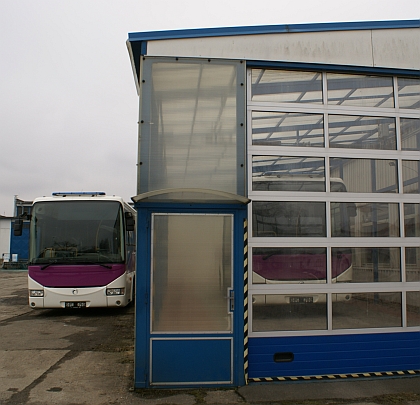Deset speciálů Iveco Irisbus Crossway vyrobených v Iveco CR ve Vysokém Mýtě