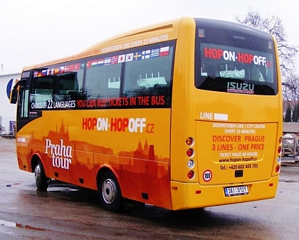 Nové busy ISUZU v barevném designu společnosti HOP ON - HOP OFF