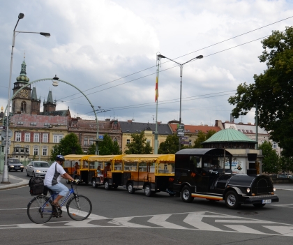 Turistický hradecký silniční  vláček zahajuje 13. dubna svoji čtvrtou sezonu