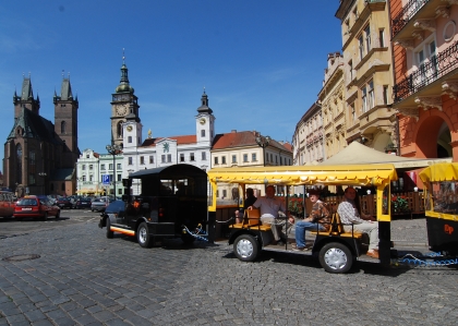 Turistický hradecký silniční  vláček zahajuje 13. dubna svoji čtvrtou sezonu