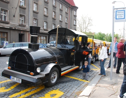 Turistický hradecký silniční  vláček zahajuje 13. dubna svoji čtvrtou sezonu