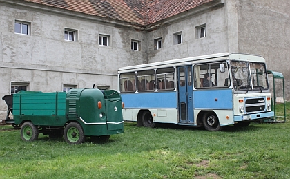 Opravy malého autobusu Avia/Ikarus  zlonického muzea pokračují