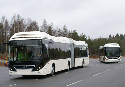 Na návštěvě ve Volvo Buses: Kloubový osmnáctimetrový hybridní autobus Volvo 7900
