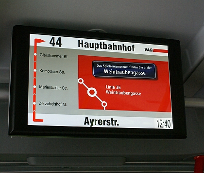 Informační tabule Bustec z Blanska v norimberských tramvajích a autobusech 