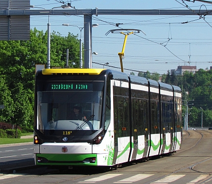 Nová tramvaj 26T pro Miskolc jezdí v Plzni ve zkušebním provozu 