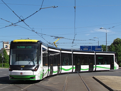 Nová tramvaj 26T pro Miskolc jezdí v Plzni ve zkušebním provozu 
