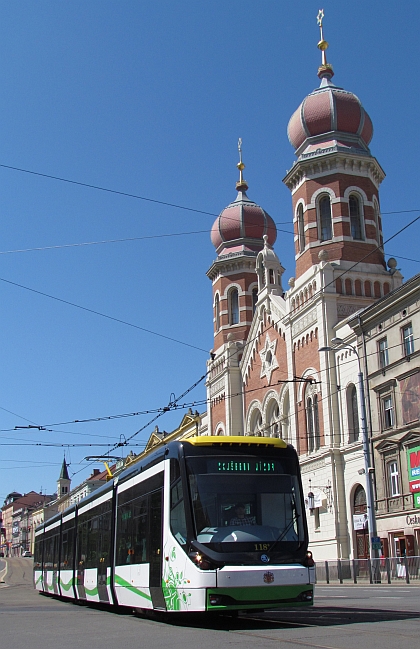 Nová tramvaj 26T pro Miskolc jezdí v Plzni ve zkušebním provozu 